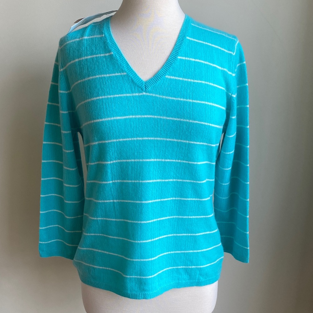 VTG Deadstock 100% Cashmere V-Neck Sweater Sutton Studio Bloomingdale’s - Picture 2 of 11